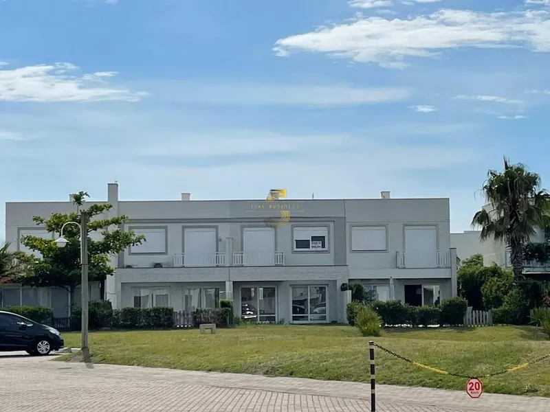 LINDO SOBRADO NO COND. PÁTEO MARBELLA