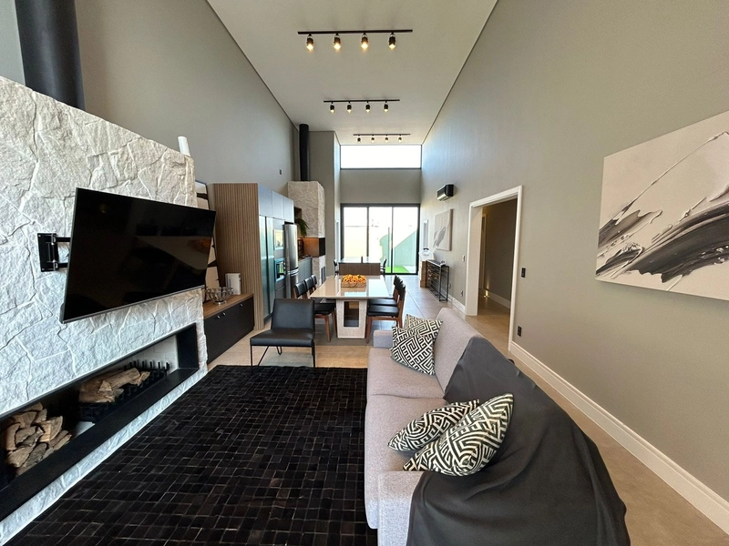 CASA FINAMENTE MOBILIADA E DECORADA EM CONDOMÍNIO FECHADO: 8ª foto da galeria de imagens do imóvel