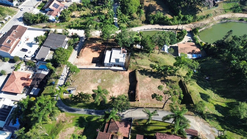 Lindo Terreno para construir sua casa: 2ª foto da galeria de imagens do imóvel