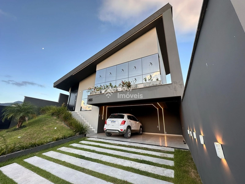 CASA DE ALTO PADRÃO À VENDA EM GUABIRUBA