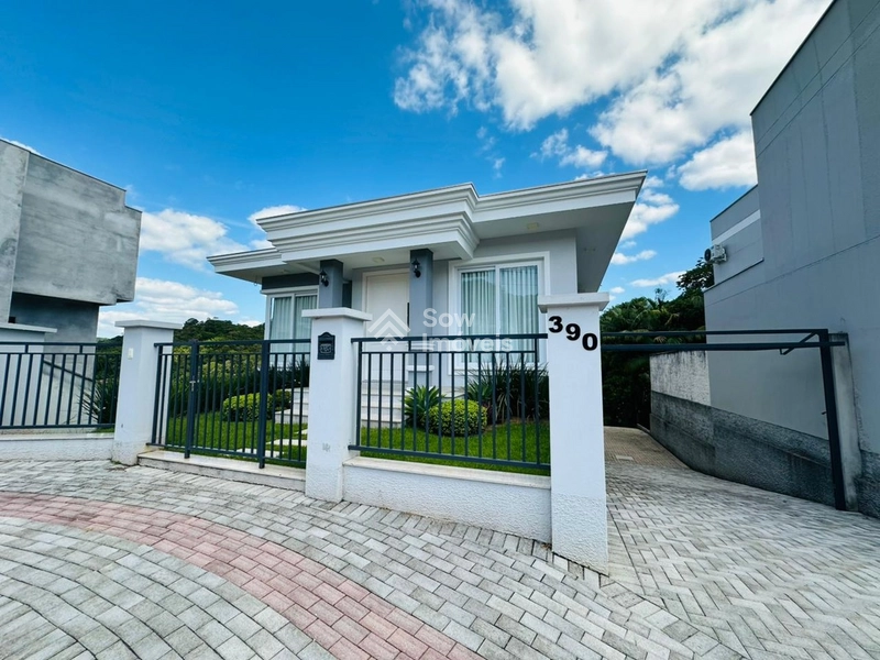 Casa de Alto Padrão à Venda no Bairro Dom Joaquim