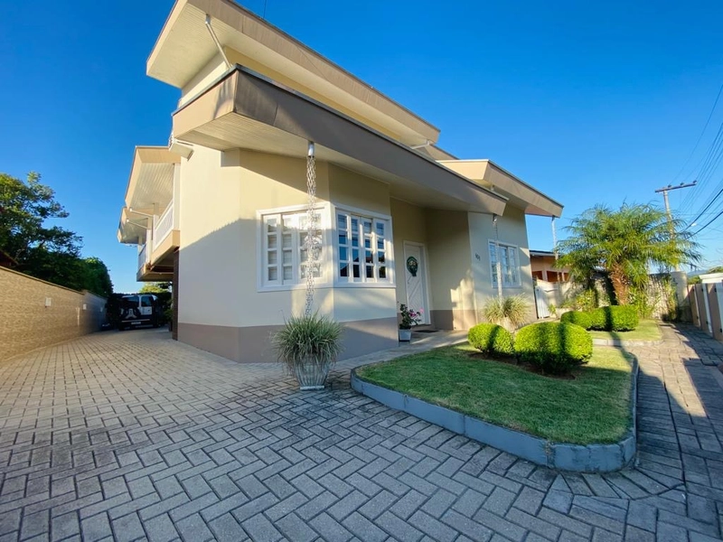 Casa de alto padrão: 1ª foto da galeria de imagens do imóvel