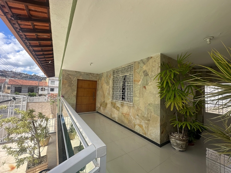 Casa a venda com 6 dormitórios 4 suítes , 4 vagas no Bairu: 2ª foto da galeria de imagens do imóvel