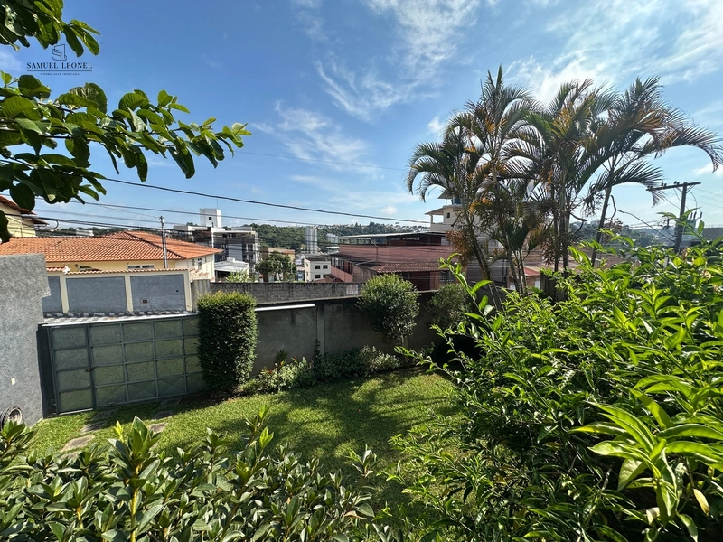 Casa com terreno de 1500 metros a venda no bairro próximo a UFJF: 2ª foto da galeria de imagens do imóvel