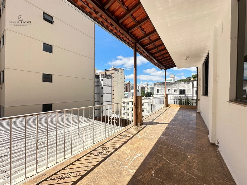 Apartamento Térreo, com 5 Quartos 2 vagas à Venda no centro da Cidade: 2ª foto da galeria de imagens do imóvel
