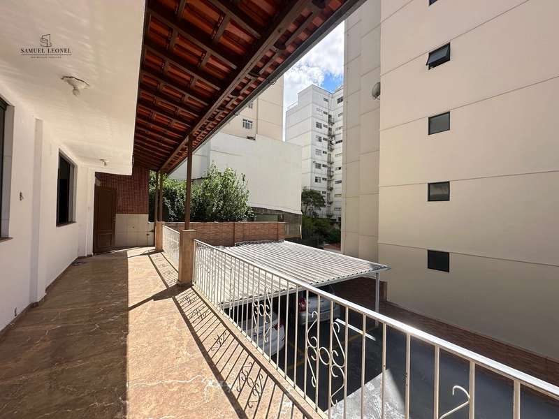 Apartamento Térreo, com 5 Quartos 2 vagas à Venda no centro da Cidade: 3ª foto da galeria de imagens do imóvel