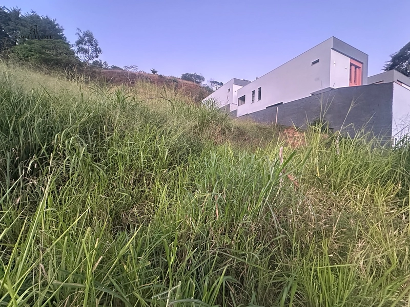 Lote de 1050m2 em rua plana a venda: 1ª foto da galeria de imagens do imóvel