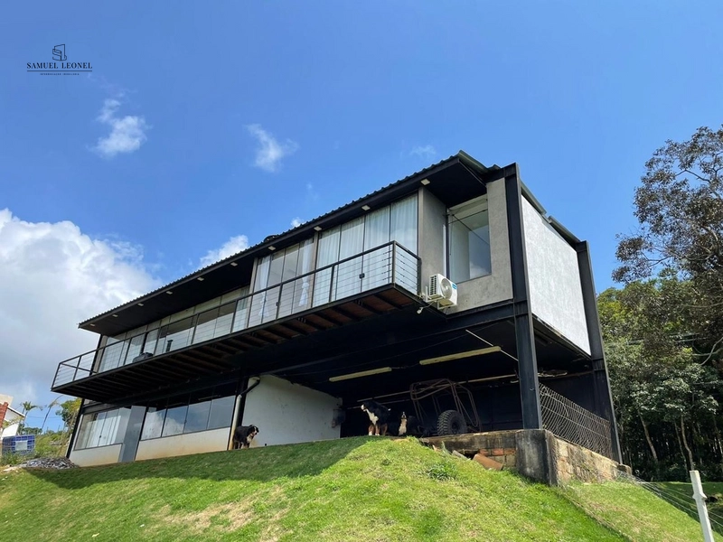 Casa a venda mobiliada em condomínio fechado por 875000: 1ª foto da galeria de imagens do imóvel