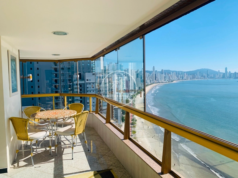 Apartamento frente Mar, Barra Sul em Balneário Camboriú: 1ª foto da galeria de imagens do imóvel