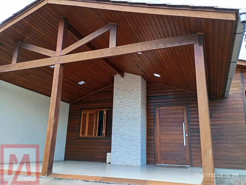 Casa de Madeira planejada á venda: 1ª foto da galeria de imagens do imóvel