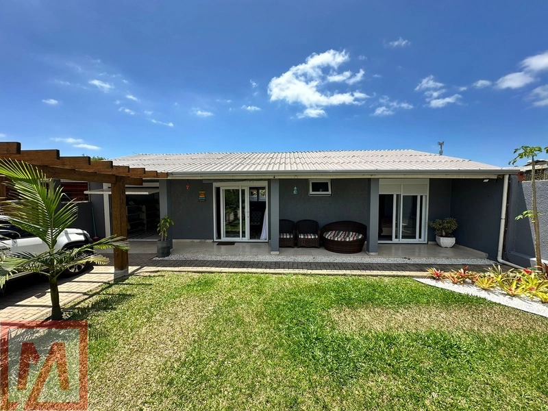 Casa na praia á venda em Imbé: 2ª foto da galeria de imagens do imóvel
