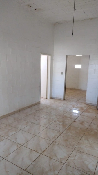 PRÉDIO COMERCIAL EM TEUTÔNIA: 4ª foto da galeria de imagens do imóvel