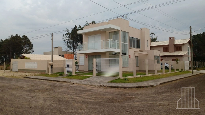 LINDO SOBRADO DE ESQUINA NO BAIRRO CAPÃO NOVO!: 2ª foto da galeria de imagens do imóvel
