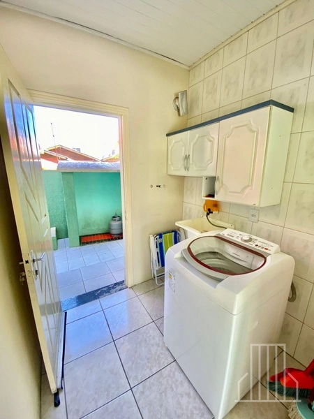LINDA CASA COM PÁTIO AMPLO NO BAIRRO SANTO ANTÔNIO, EM CAPÃO DA CANOA: 15ª foto da galeria de imagens do imóvel