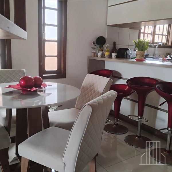 CASA À VENDA – ÓTIMA LOCALIZAÇÃO EM CAPÃO NOVO VILLAGE: 4ª foto da galeria de imagens do imóvel