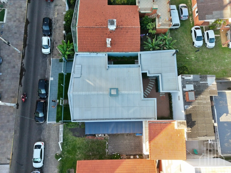 LINDÍSSIMA CASA À VENDA NO BAIRRO ZONA NOVA EM CAPÃO DA CANOA: 2ª foto da galeria de imagens do imóvel