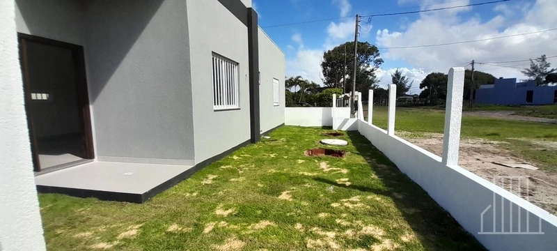 LINDÍSSIMA CASA À VENDA NO BAIRRO PRAIA DO BARCO EM CAPÃO DA CANOA: 3ª foto da galeria de imagens do imóvel