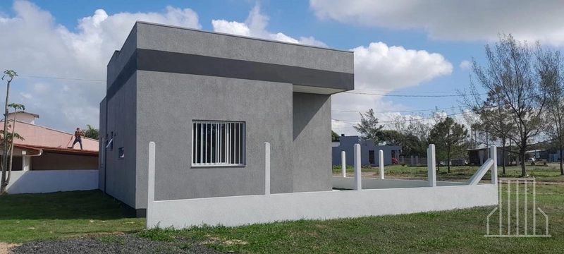 LINDÍSSIMA CASA À VENDA NO BAIRRO PRAIA DO BARCO EM CAPÃO DA CANOA: 2ª foto da galeria de imagens do imóvel