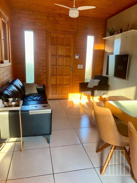 LINDÍSSIMA CASA DE MADEIRA DE LEI ITAÚBA EM CAPÃO NOVO!: 2ª foto da galeria de imagens do imóvel