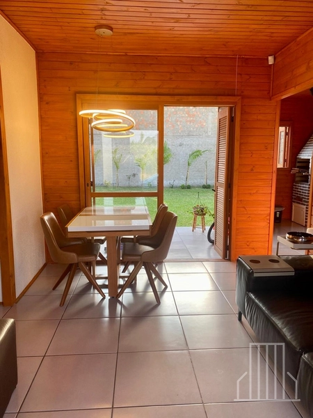 LINDÍSSIMA CASA DE MADEIRA DE LEI ITAÚBA EM CAPÃO NOVO!: 8ª foto da galeria de imagens do imóvel