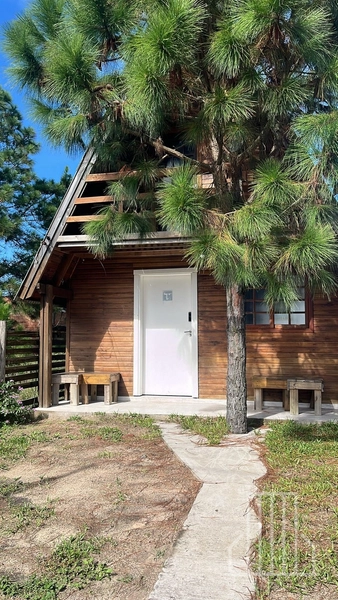 Casa com 2 Quartos, Piscina e Churrasqueira – Alugue Anualmente!: 1ª foto da galeria de imagens do imóvel