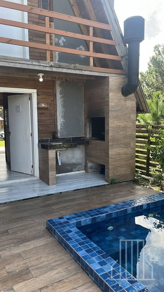 Casa com 2 Quartos, Piscina e Churrasqueira – Alugue Anualmente!: 3ª foto da galeria de imagens do imóvel
