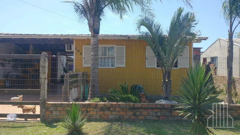 Casa com 2 Dormitórios em Terreno Amplo – Zona Norte de Capão da Canoa: 1ª foto da galeria de imagens do imóvel
