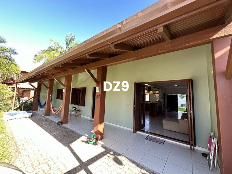 CASA COM 3 DORMITÓRIOS: 1ª foto da galeria de imagens do imóvel