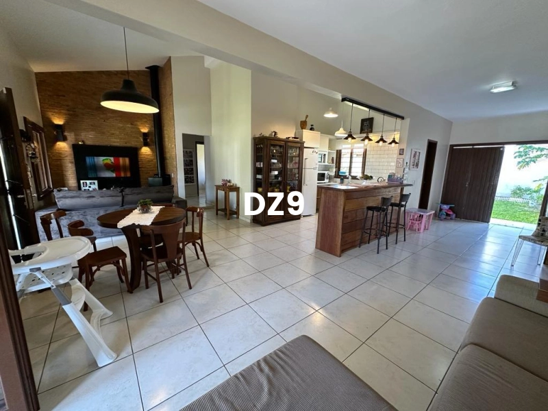 CASA COM 3 DORMITÓRIOS: 2ª foto da galeria de imagens do imóvel