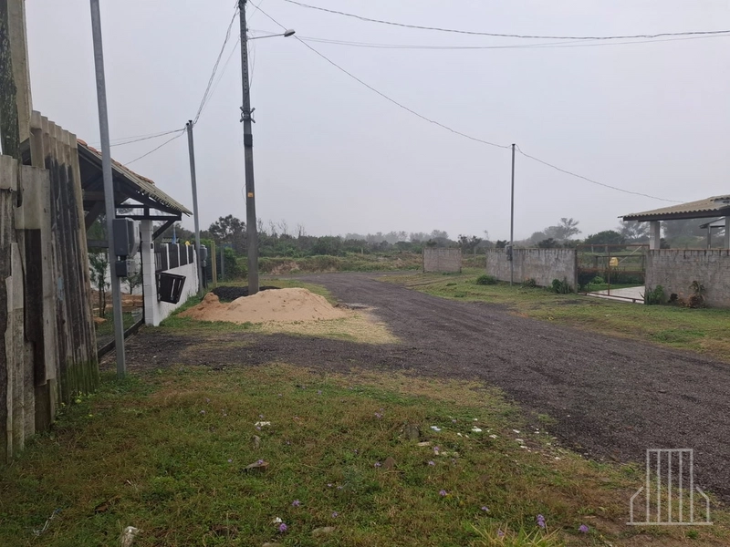 Terreno à Venda em Capão Novo – 300 m² a Uma Quadra do Mar: 1ª foto da galeria de imagens do imóvel