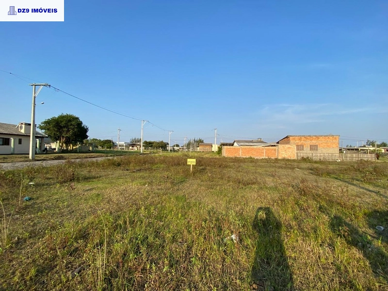 Terreno de 300 m² à Venda em Capão Novo: 1ª foto da galeria de imagens do imóvel