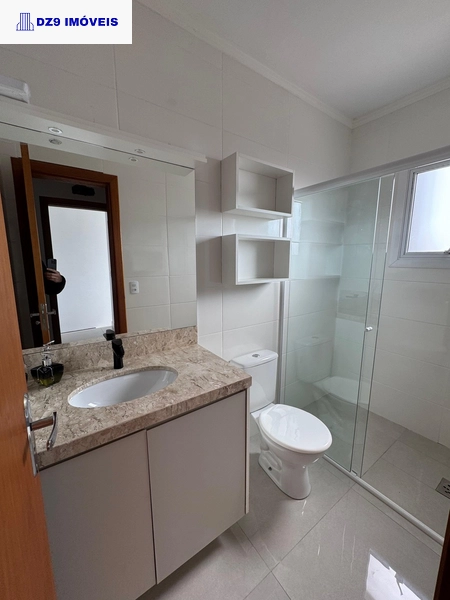 ENCANTADOR SOBRADO MOBILIADO COM PISCINA E CHURRASQUEIRA: 3ª foto da galeria de imagens do imóvel
