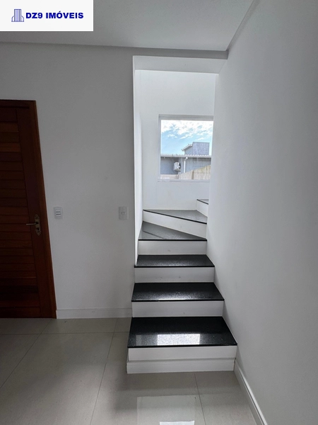 ENCANTADOR SOBRADO MOBILIADO COM PISCINA E CHURRASQUEIRA: 6ª foto da galeria de imagens do imóvel