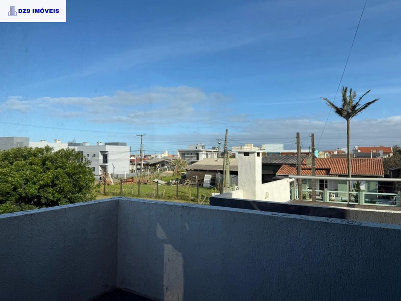 DESLUMBRANTE SOBRADO A UMA QUADRA DO MAR EM CAPÃO DA CANOA: 19ª foto da galeria de imagens do imóvel