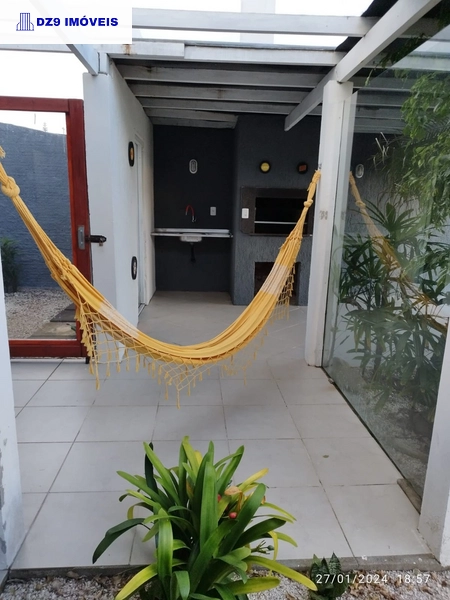 DESLUMBRANTE SOBRADO A UMA QUADRA DO MAR EM CAPÃO DA CANOA: 9ª foto da galeria de imagens do imóvel