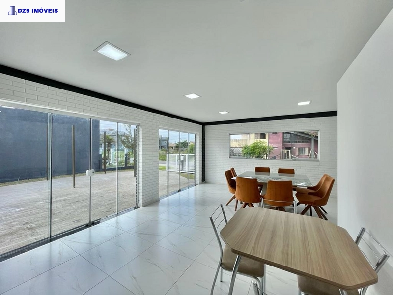 MAGNÍFICA CASA DE ESQUINA COM PISCINA E VISTA PARA O MAR: 2ª foto da galeria de imagens do imóvel