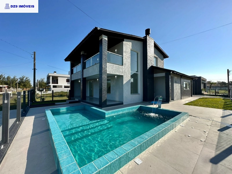 MAGNÍFICA CASA DE ESQUINA COM PISCINA E VISTA PARA O MAR: 1ª foto da galeria de imagens do imóvel