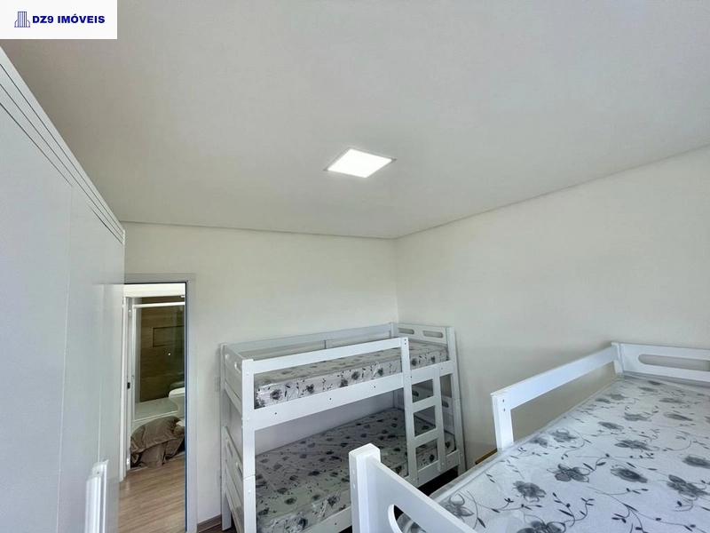 MAGNÍFICA CASA DE ESQUINA COM PISCINA E VISTA PARA O MAR: 20ª foto da galeria de imagens do imóvel