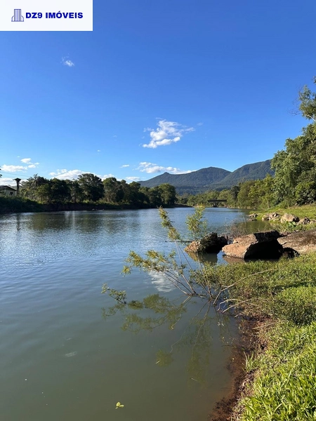 ENCANTADORA CASA À BEIRA DO RIO TRÊS FORQUILHAS: 6ª foto da galeria de imagens do imóvel