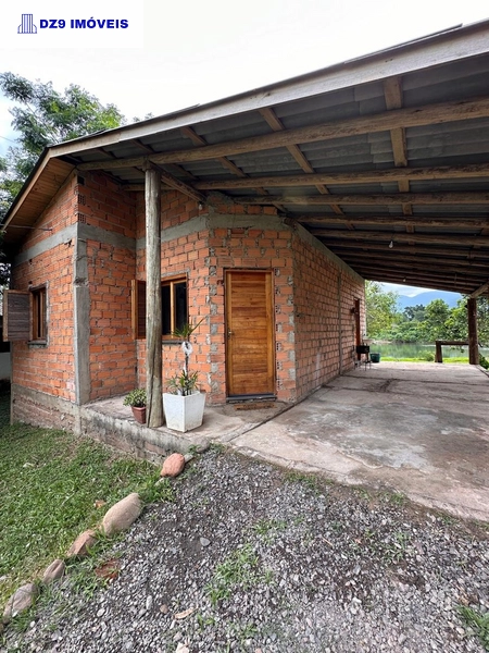 ENCANTADORA CASA À BEIRA DO RIO TRÊS FORQUILHAS: 3ª foto da galeria de imagens do imóvel