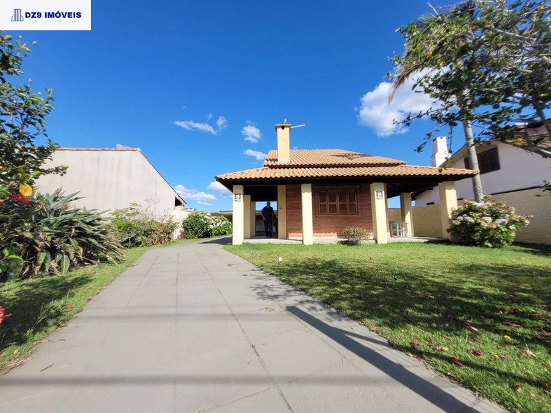 ENCANTADORA CASA ESTILO CHALÉ NA ZONA NOVA: 6ª foto da galeria de imagens do imóvel
