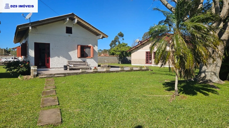 Casa mobiliada no bairro Cruzeiro, perto de comércios e escolas: 1ª foto da galeria de imagens do imóvel