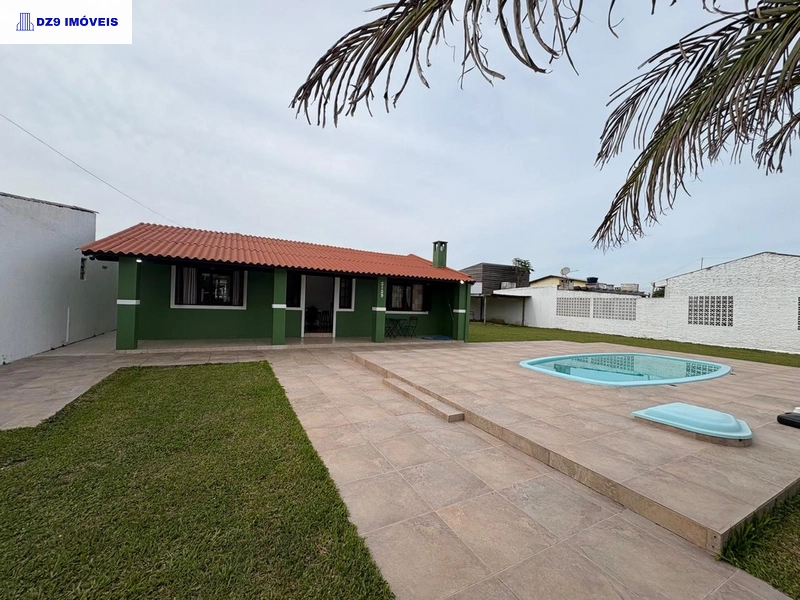 Casa com 3 Dormitórios e Piscina – Estuda parcelamento: 1ª foto da galeria de imagens do imóvel