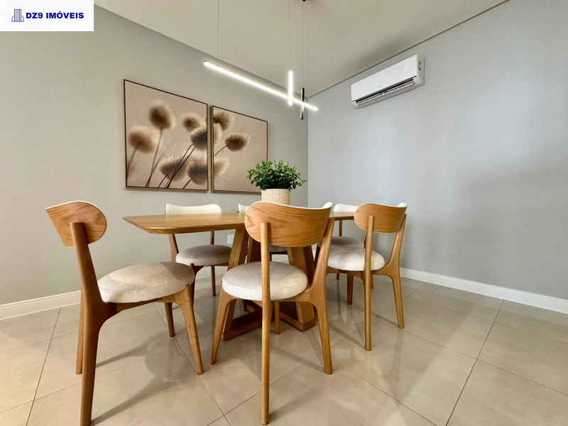 Apartamento mobiliado e decorado à venda no Centro de Capão da Canoa!