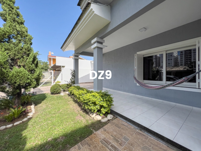 CASA COM 5 DORMITORIOS!: 2ª foto da galeria de imagens do imóvel