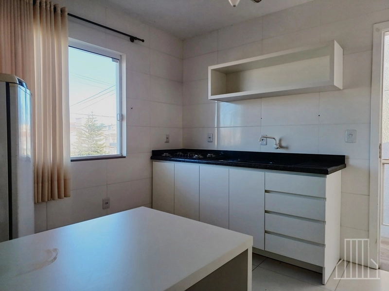 EXCELENTE APARTAMENTO PARA LOCAÇÃO ANUAL EM CAPÃO NOVO!: 1ª foto da galeria de imagens do imóvel