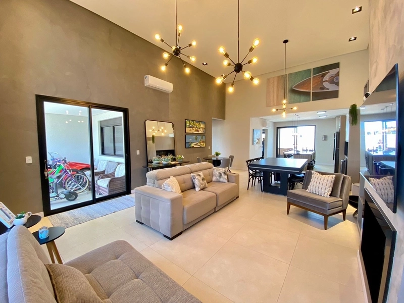 CASA EM CONDOMÍNIO FECHADO