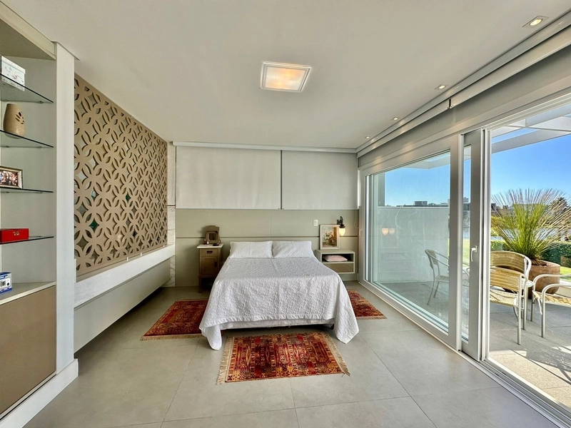 CASA COM  5 SUÍTES EM CONDOMÍNIO FECHADO: 4ª foto da galeria de imagens do imóvel