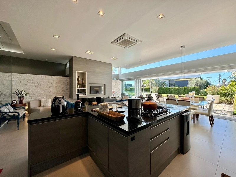 CASA COM  5 SUÍTES EM CONDOMÍNIO FECHADO: 3ª foto da galeria de imagens do imóvel