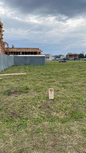 TERRENO COM UMA OTIMA LOCALIZAÇÃO.: 2ª foto da galeria de imagens do imóvel